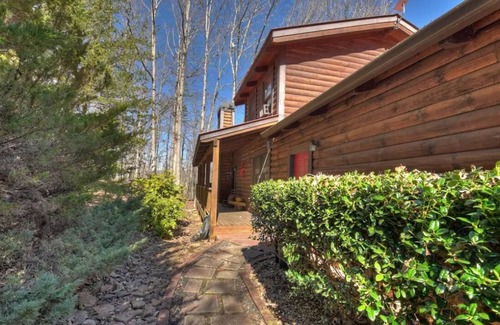 Ellijay Cabin | North GA Mountains Carters Lake Recreational Area Hot Tub Game Room Fireplace