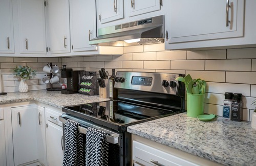 North Raleigh House | North Hills Oasis- 5mins from North Hills, Newly Renovated, Two En Suites!