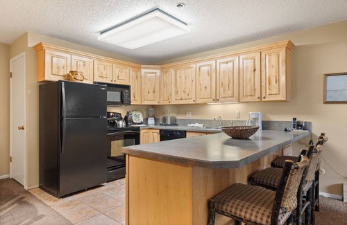 Downtown Condo | North Of Nell, Unit 2k