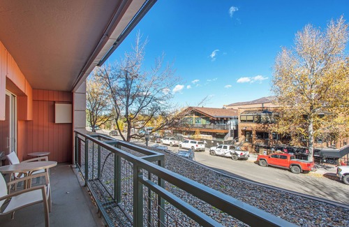 Downtown Condo | North Of Nell, Unit 2k