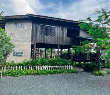 Mae Pong House | North Pine Forest Homestay บ้านไม้สนโฮมสเตย์