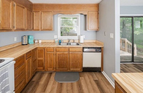 Northeast Raleigh House | North Raleigh 3 bedroom home, pet friendly