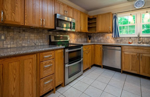 North Raleigh House | North Raleigh Townhome near north hills, greenway trails and Shelley Lake