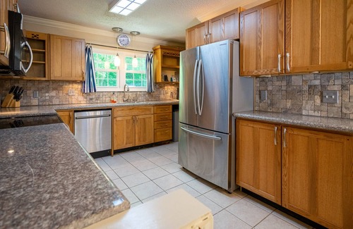 North Raleigh House | North Raleigh Townhome near north hills, greenway trails and Shelley Lake
