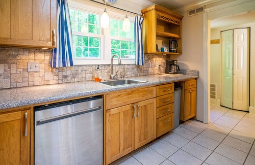 North Raleigh House | North Raleigh Townhome near north hills, greenway trails and Shelley Lake