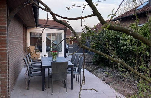 Horumersiel House | North Sea coast, charming Frisian house with fireplace, conservatory, sauna, beach chair
