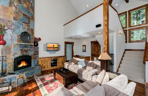 Carnelian Bay House | North Shore Bliss by Tahoe Getaways - 3 BR plus loft & Private Hot Tub