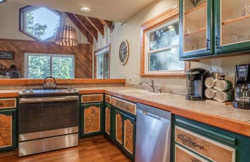 Kingswood Estates House | North Shore - Pinetree Paradise
