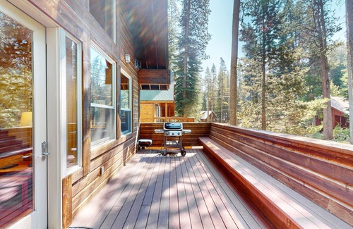Donner Lake Woods House | North Tahoe Chalet w/Private Garage - Walk to Donner Lake