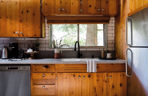 North Bend Cabin | North Zen Magical Riverfront Cabin with Hot Tub - 5min Walk to Twin Falls Trail!
