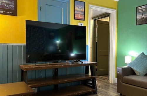 Moorhead Apartment | Northern Lights 3pm checkout!