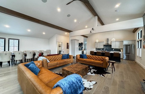 Bartlett House | Northern Luxe | Brand New, Views, Hot tub, Games