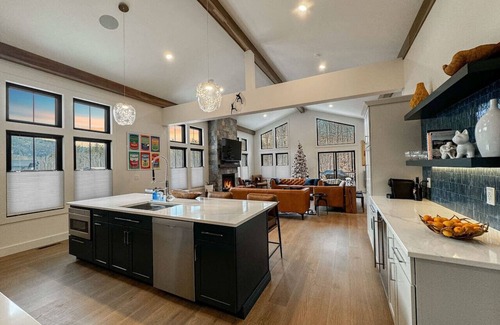Bartlett House | Northern Luxe | Brand New, Views, Hot tub, Games