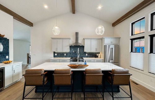 Bartlett House | Northern Luxe | Brand New, Views, Hot tub, Games