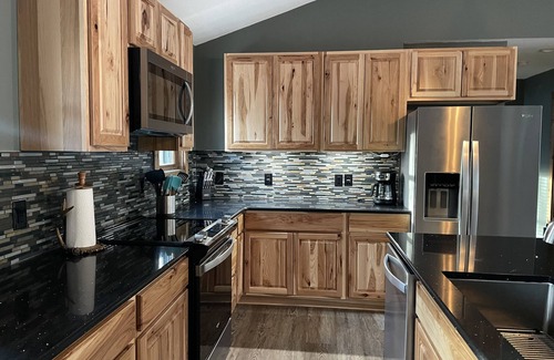 Elmira Cabin | Northern MI Log Cabin Inn–Hot Tub, Trails, Pools, Golf