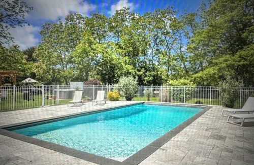 Peconic House | NORTHFORK COTTAGE with POOL & HOT TUB - thru Columbus day