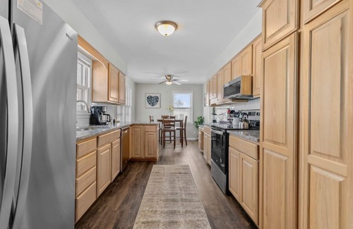 North Kansas City House | Northland KC Home 2 Living Spaces +Arcade+WiFi