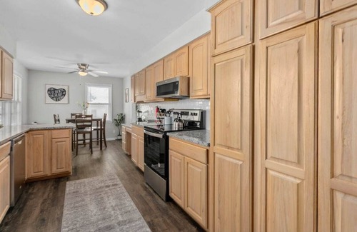 North Kansas City House | Northland KC Home 2 Living Spaces +Arcade+WiFi