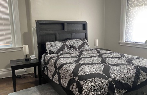 Brighton Heights Apartment | Northside 1-bedroom apt - AC, WiFi-Cable, and OFF Street parking in Pittsburgh