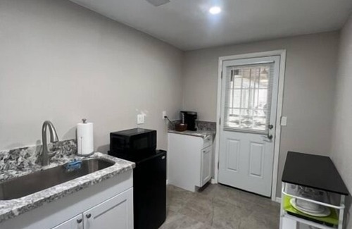 Tucson House | Northwest Jr Suite #4 with Laundry and Parking