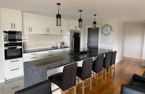 Norwood House | Norwood Serenity - ideal for families and groups