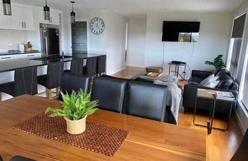 Norwood House | Norwood Serenity - ideal for families and groups