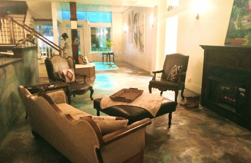 Cowan House | Nostalgic en suite room in historic railroad inn and town