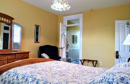 Cowan House | Nostalgic en suite room in historic railroad inn and town