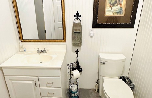 Canton Cabin | Nostalgic Fun in Canton, TX - Sleeps 5