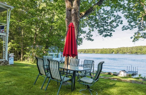 Tuftonboro House | Nostalgic Winter Harbor Wonderland on Lake Winnipesaukee Sleeps 16