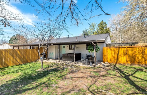 Millcreek Apartment | Nostalgically Retro w/Hot Tub-Exclusive & Private