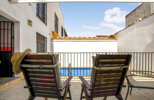 Cordoba House | Not far from the city of Cordoba awaits you this beautiful vacation home with swimming pool.