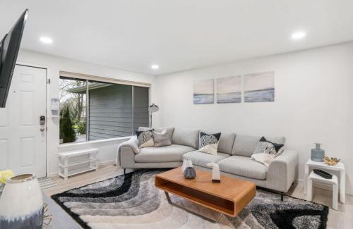 Juanita House | not use Comfortable Home for Family with Remote Workplace