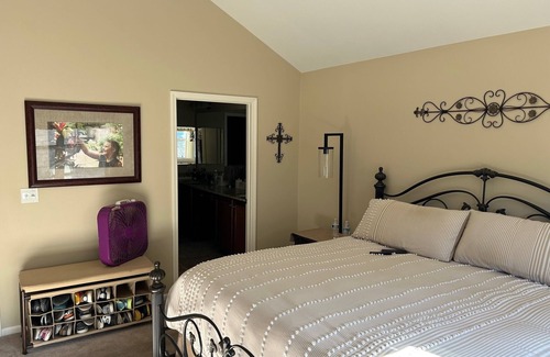 Mishawaka Condo | Notre Dame vs IU Playoff House less than 3 miles from the stadium !