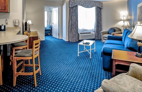 Mishawaka Apartment | Notre Dame vs Wake Forest Weekend! 5 minutes from the stadium!