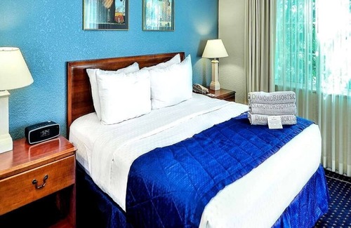Mishawaka Apartment | Notre Dame vs Wake Forest Weekend! 5 minutes from the stadium!