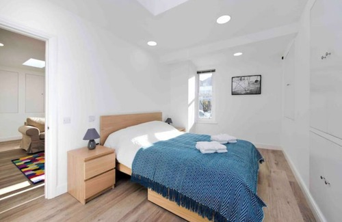 Pembridge Apartment | Notting Hill Chic sleeps 4-5 - 2 bedrms/2 bathrms-one en-suite + single SofaBed