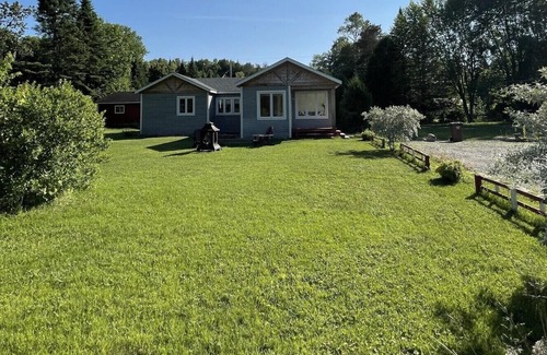 Huberdeau Ski Chalet | NOUVEAU | Chalet en bordure de la rivière | Spa privé