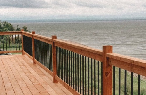 Miguasha-Ouest Ski Chalet | Nouveau Chalet Spacieux sur Bord de mer Intime en Gaspésie! Animaux Bienvenu!🐾