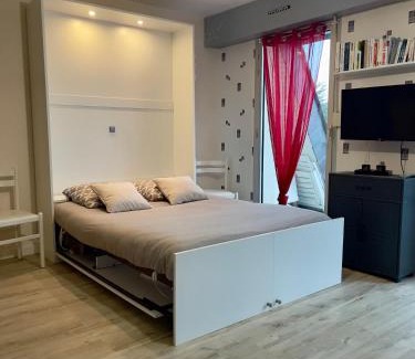 Saint-Quay-Portrieux Apartment | Nouveau KERGAYAM studio avec vue panoramique sur mer