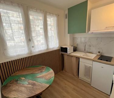 Alco Apartment | Nouveau Studio -Clim -grand lit et terrasse