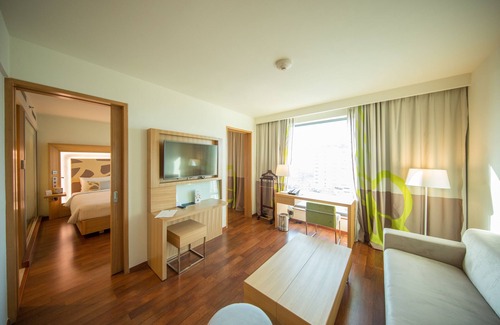 Navalur Hotel | Novotel Chennai Sipcot