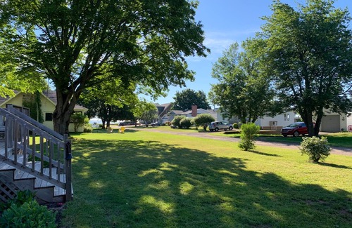 Shediac Bridge Cottage | Now Booking 2026 Spacious Cottage Close to Parlee beach and Main Street Shediac