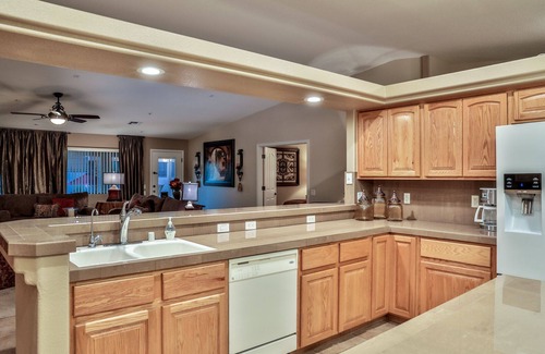 Lake Havasu City House | NOW BOOKING FOR SUMMER & FALL 2025 - BEAUTIFUL HOME !