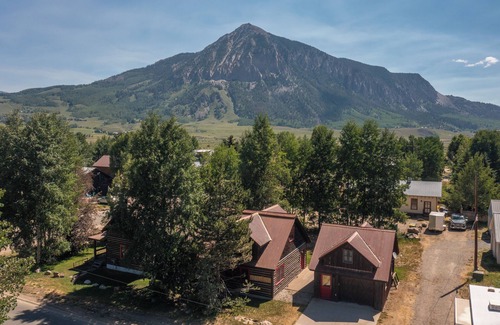 Crested Butte House | Now Dog Friendly! on Elk Avenue in Downtown. 1906 Log Home 'Yasnaya Polyana'