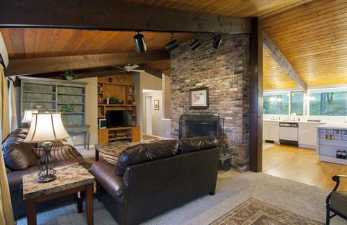 Stratton Mountain House | NOW Full AC n3 Level 2900 Sq.' House 6 Bedrooms 4.5 Baths 2 Fireplaces