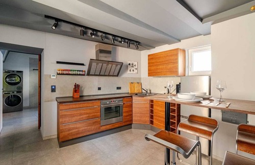 Walzbachtal House | NOXi 24/7|Self-Check-In|Parking lot|Kitchen|Washer|Dryer|WiFi