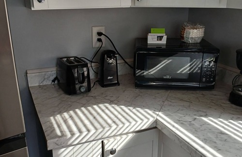 Mount Airy House | nPROMO 10% WEEKLY/20% MONTHLY Pet Friendly, Home, private fenced yard.