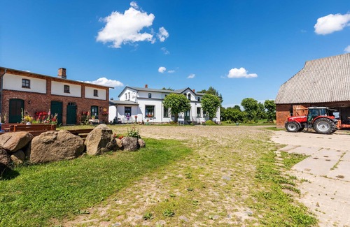 Steffenshagen Apartment | Nr. 1 - 3 Zimmer Ferienwohnung mit Terrasse und Garten - Ostsee Bauernhof Schwalbennest OFC 15