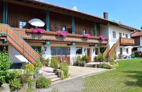 Bad Endorf Apartment | Nr. 4 Ferienwohnung, 42 qm Obergeschoss, 1 Separates Schlafzimmer